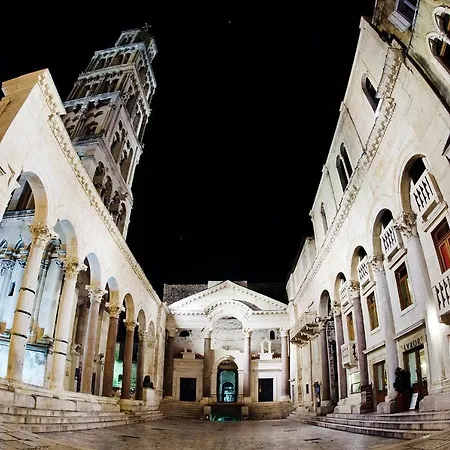 Διαμέρισμα Luxury Apts Leone Centre *