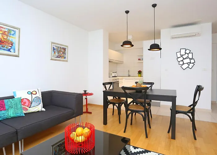 Luxury Apts Leone Centre Διαμέρισμα *