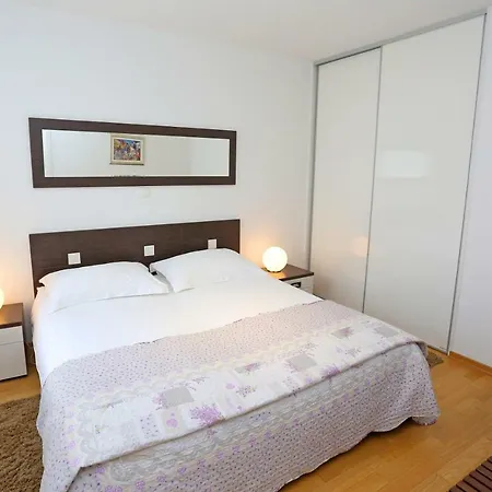 Luxury Apts Leone Centre Σπλιτ
