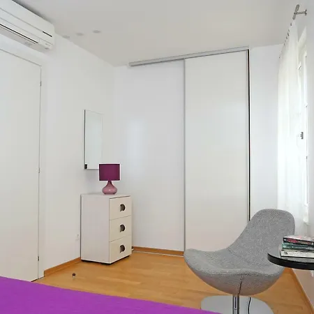 Luxury Apts Leone Centre Σπλιτ