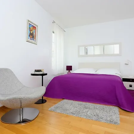 Luxury Apts Leone Centre 아파트