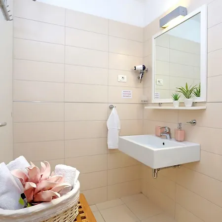 Luxury Apts Leone Centre Σπλιτ