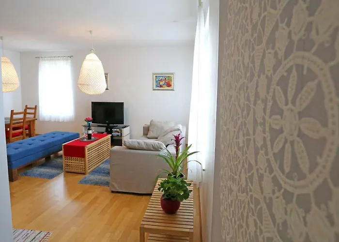 Luxury Apts Leone Centre *