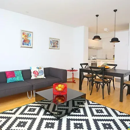 Daire Luxury Apts Leone Centre Split