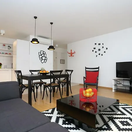 Daire Luxury Apts Leone Centre