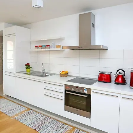 Luxury Apts Leone Centre