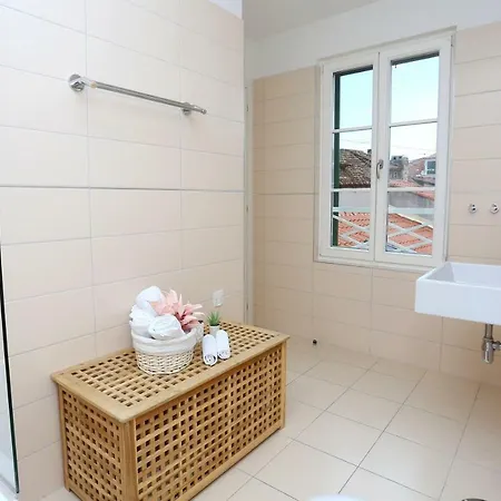 Luxury Apts Leone Centre *