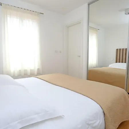 Luxury Apts Leone Centre