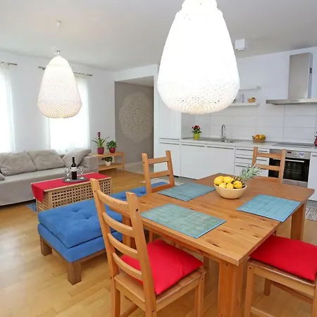 Luxury Apts Leone Centre