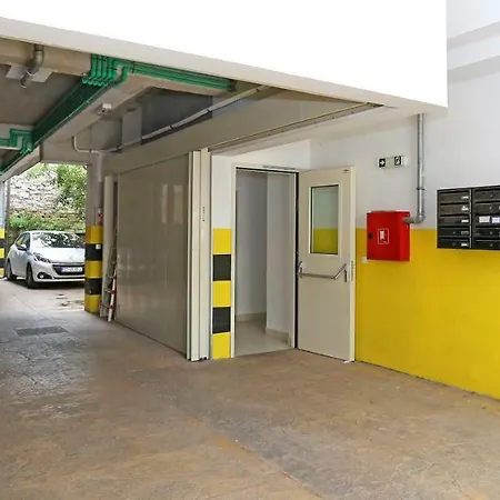 Luxury Apts Leone Centre Daire Split