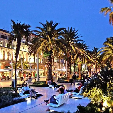 Luxury Apts Leone Centre Split