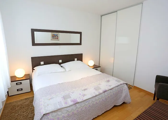 Luxury Apts Leone Centre Split