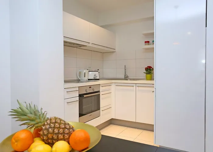 Luxury Apts Leone Centre *