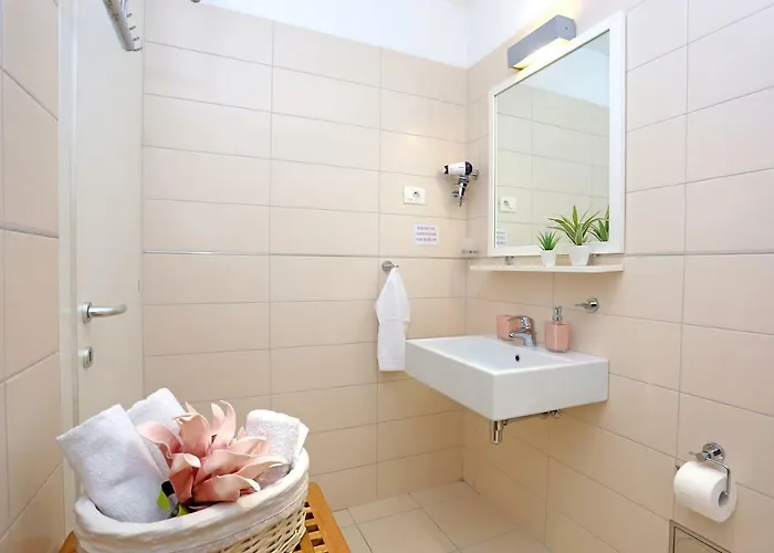 Luxury Apts Leone Centre Split