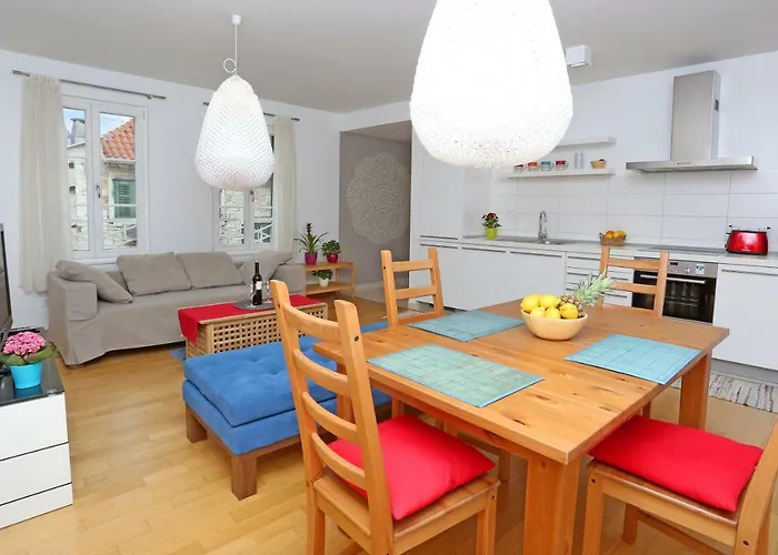 Luxury Apts Leone Centre דירה *