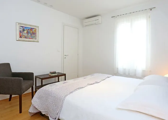 Luxury Apts Leone Centre