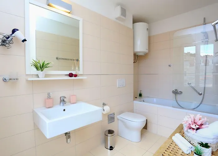 Daire Luxury Apts Leone Centre Split