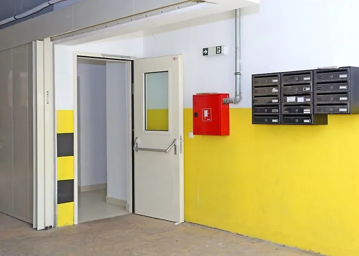 Luxury Apts Leone Centre Daire Split