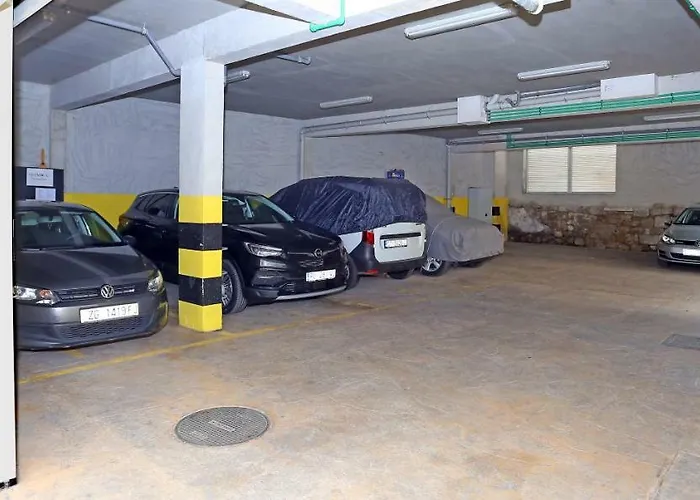 Luxury Apts Leone Centre Daire Split